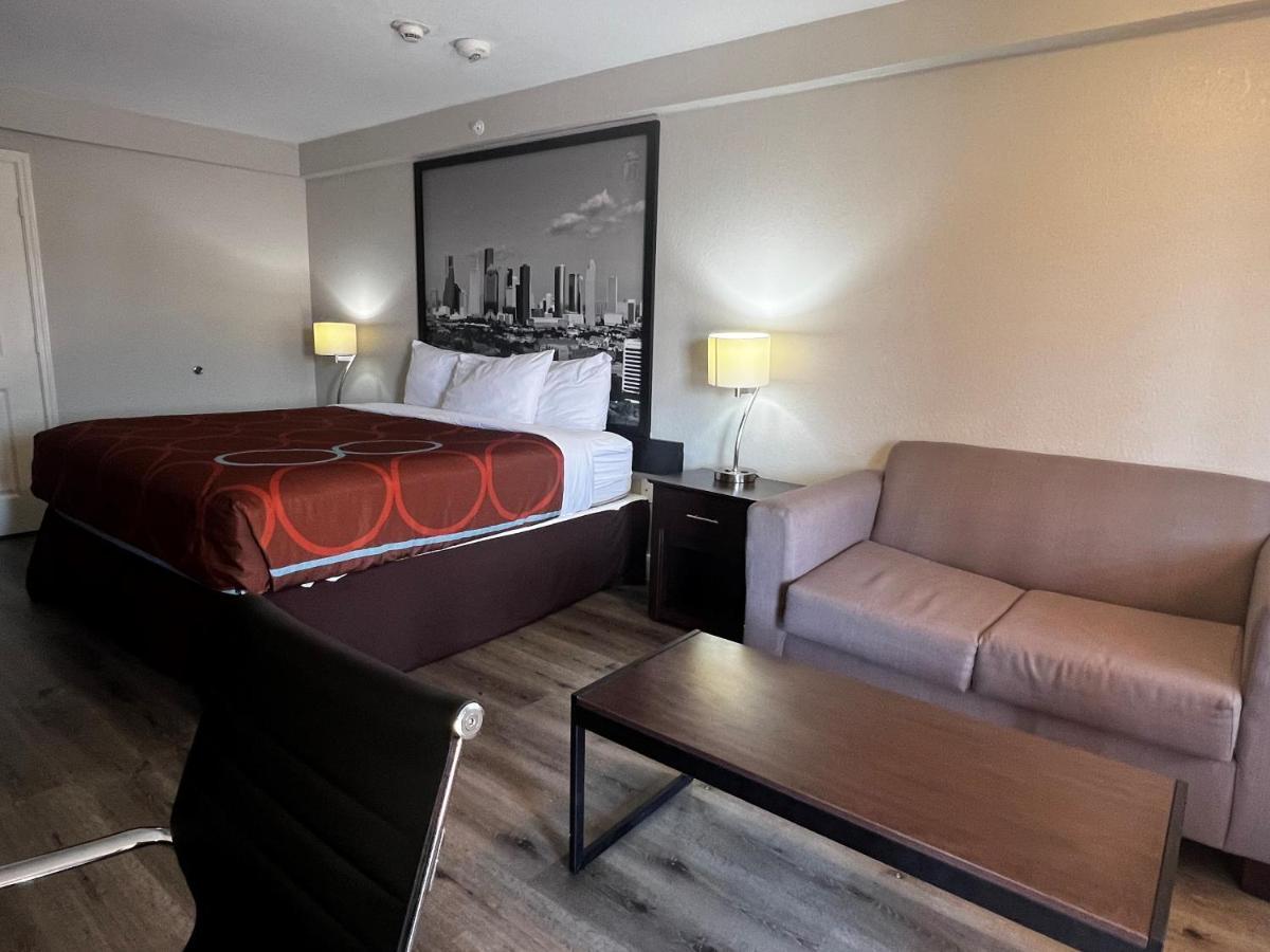 Отель Super 8 By Wyndham Mont Belvieu - Baytown East Экстерьер фото